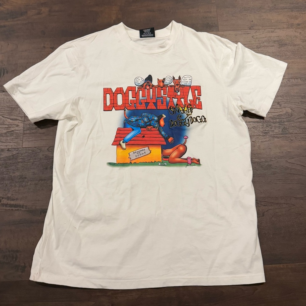 Like new Snoop Dog Doggystyle tshirt like new size Large white. With embroidery